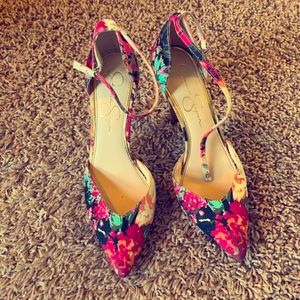 Jessica Simpson pumps